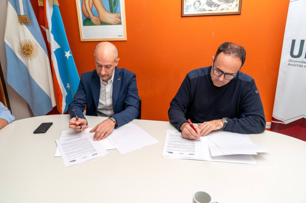 Firma del Convenio Marco de Colaboración y Cooperación Institucional FINNOVA-UNTDF